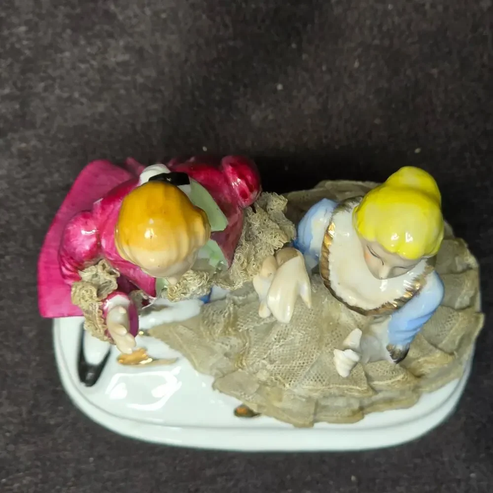 Porcelain Victorian Colonial Couple Courting Man & Women Lace Dress Figurines